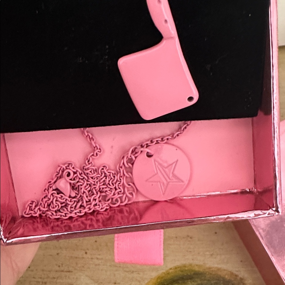 Pink Cleaver Pendant Necklace Jeffree Star - Picture 2 of 3